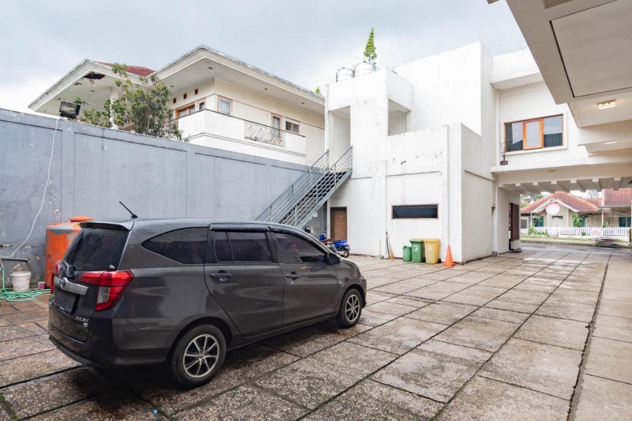 Hotel Reddoorz Near Lembang Park & Zoo 2 Esterno foto