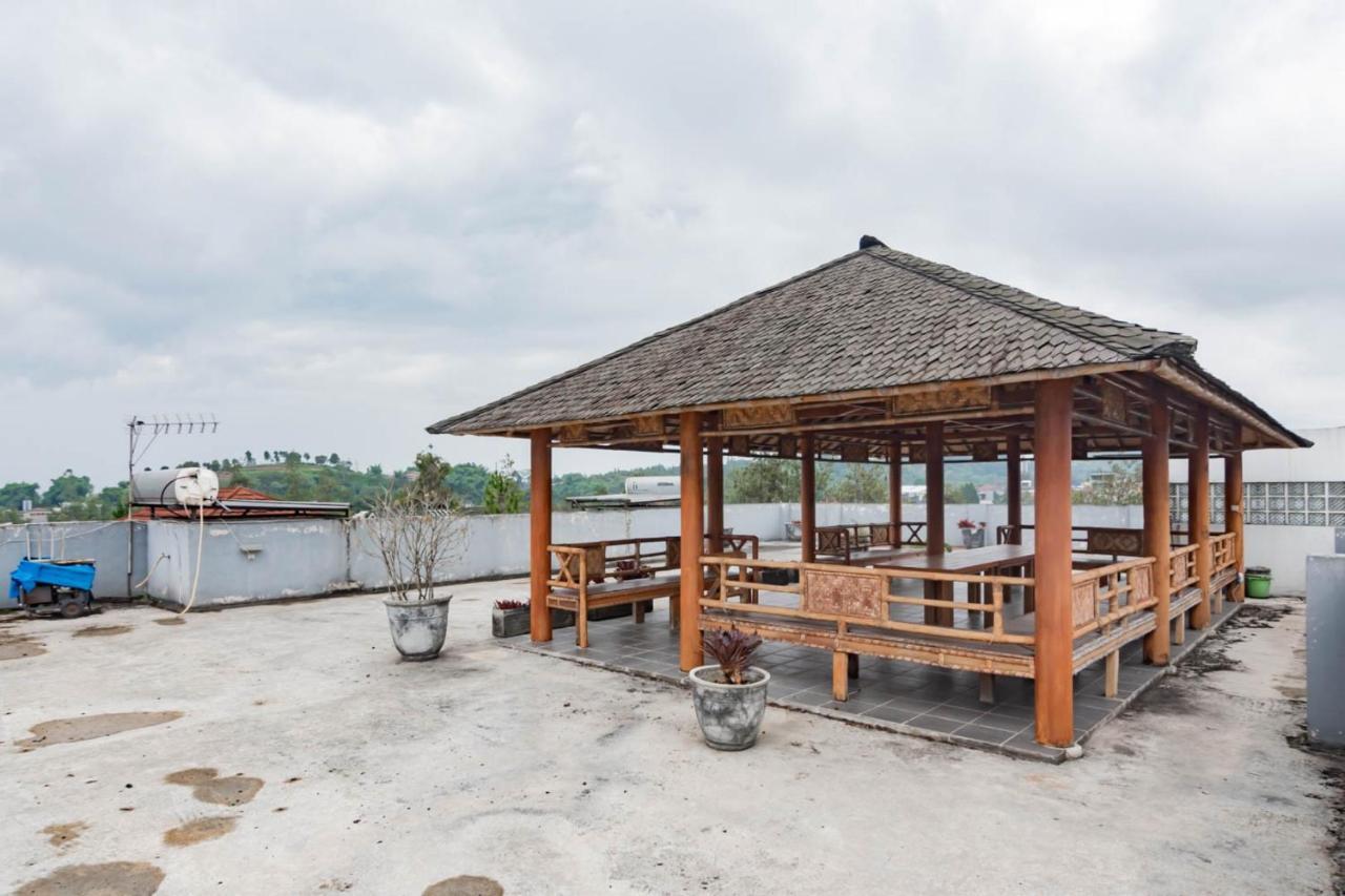 Hotel Reddoorz Near Lembang Park & Zoo 2 Esterno foto