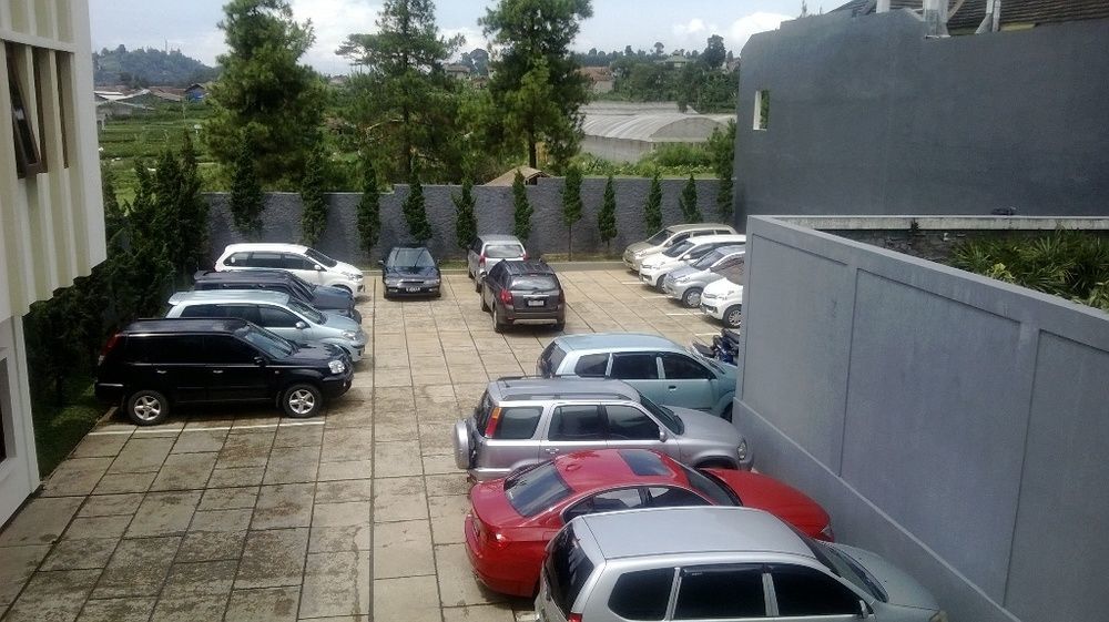 Hotel Reddoorz Near Lembang Park & Zoo 2 Esterno foto