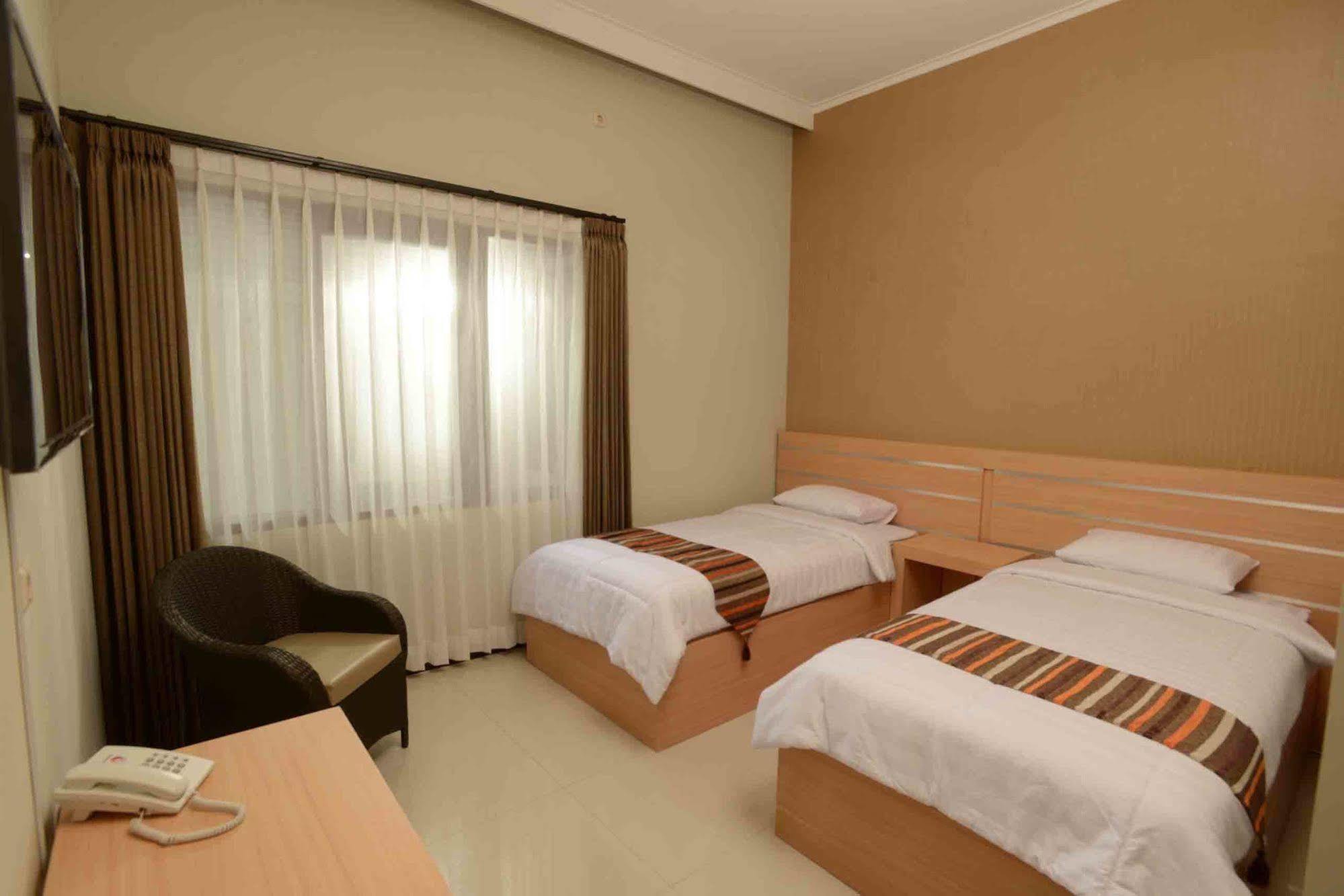 Hotel Reddoorz Near Lembang Park & Zoo 2 Esterno foto